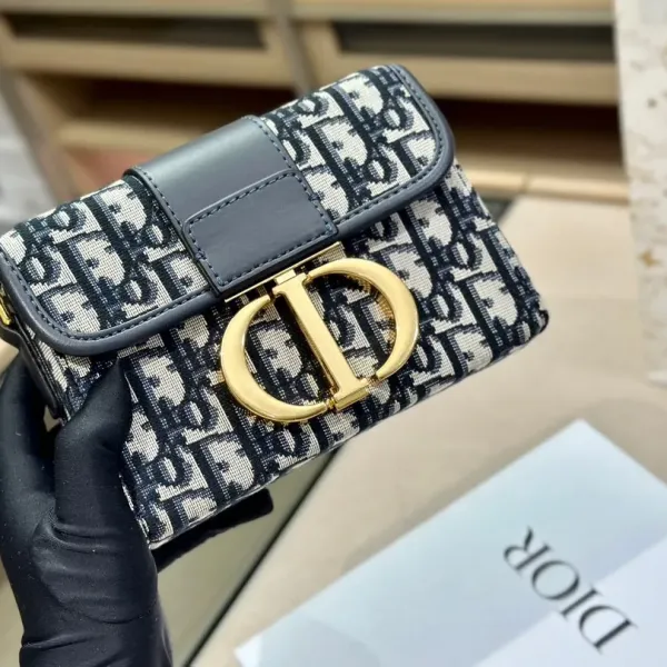 【2026】【DIOR  公式 旗艦店】ディオール   ショルダーバッグ 当日出荷 好評に付き再入荷！19*14.5CM