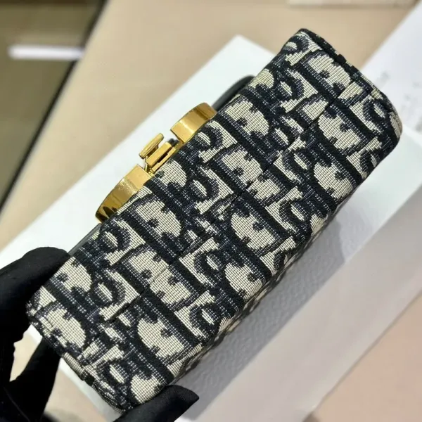 【2026】【DIOR  公式 旗艦店】ディオール   ショルダーバッグ 当日出荷 好評に付き再入荷！19*14.5CM