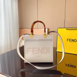 【2026】【FENDI 公式 旗艦店】 フェンディ    ショルダーバッグ 当日出荷 好評に付き再入荷！23*11*22CM