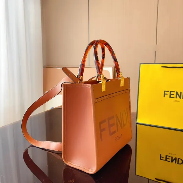 【2026】【FENDI 公式 旗艦店】 フェンディ    ショルダーバッグ 当日出荷 好評に付き再入荷！23*11*22CM