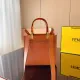 【2026】【FENDI 公式 旗艦店】 フェンディ    ショルダーバッグ 当日出荷 好評に付き再入荷！23*11*22CM