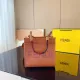 【2026】【FENDI 公式 旗艦店】 フェンディ    ショルダーバッグ 当日出荷 好評に付き再入荷！23*11*22CM