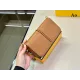 【2026】【FENDI 公式 旗艦店】 フェンディ  ショルダーバッグ  当日出荷 好評に付き再入荷！21*13CM
