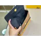 【2026】【FENDI 公式 旗艦店】 フェンディ  ショルダーバッグ  当日出荷 好評に付き再入荷！21*13CM