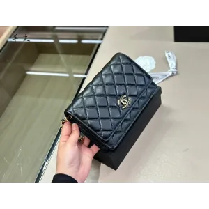 【2026】【CHANEL  公式 旗艦店】シャネル   ショルダーバッグ  当日出荷 好評に付き再入荷！19*12CM