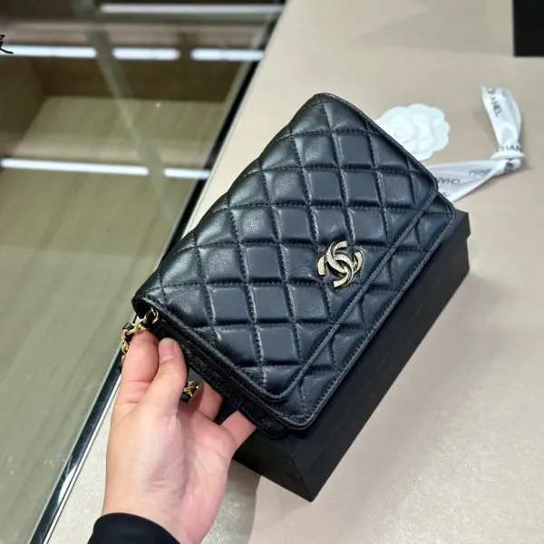 【2026】【CHANEL  公式 旗艦店】シャネル   ショルダーバッグ  当日出荷 好評に付き再入荷！19*12CM