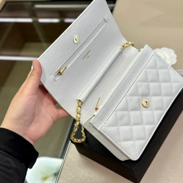【2026】【CHANEL  公式 旗艦店】シャネル   ショルダーバッグ  当日出荷 好評に付き再入荷！19*12CM