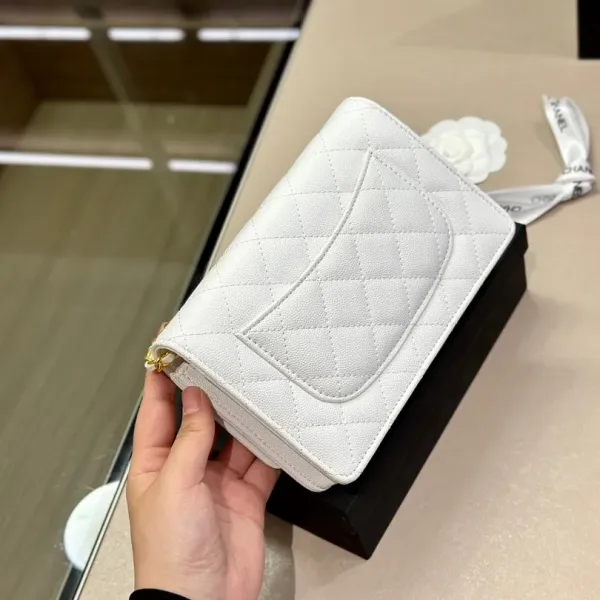 【2026】【CHANEL  公式 旗艦店】シャネル   ショルダーバッグ  当日出荷 好評に付き再入荷！19*12CM