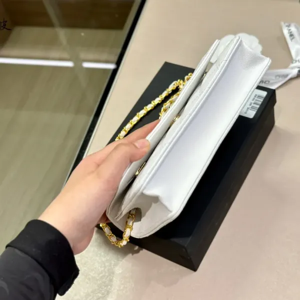 【2026】【CHANEL  公式 旗艦店】シャネル   ショルダーバッグ  当日出荷 好評に付き再入荷！19*12CM