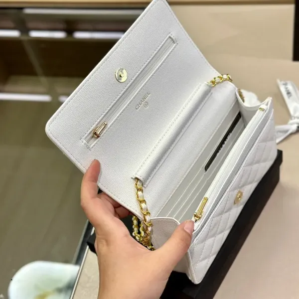 【2026】【CHANEL  公式 旗艦店】シャネル   ショルダーバッグ  当日出荷 好評に付き再入荷！19*12CM