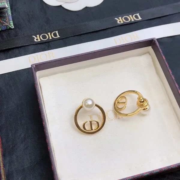 【2026】【DIOR】 ディオール  ファッションスタイルのイヤリング