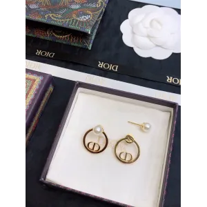 【2026】【DIOR】 ディオール  ファッションスタイルのイヤリング