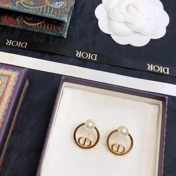 【2026】【DIOR】 ディオール  ファッションスタイルのイヤリング