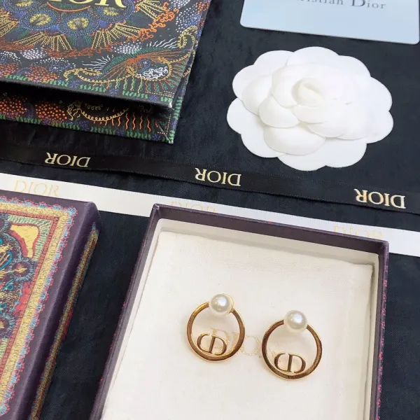 【2026】【DIOR】 ディオール  ファッションスタイルのイヤリング