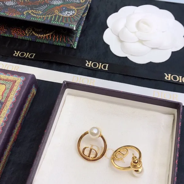 【2026】【DIOR】 ディオール  ファッションスタイルのイヤリング