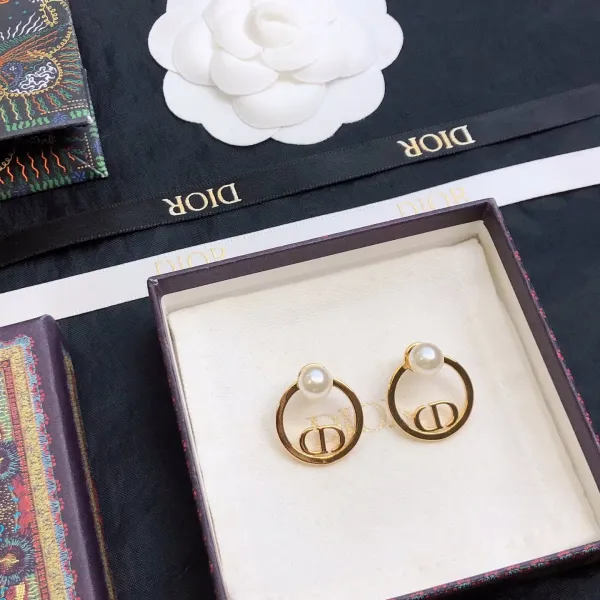 【2026】【DIOR】 ディオール  ファッションスタイルのイヤリング