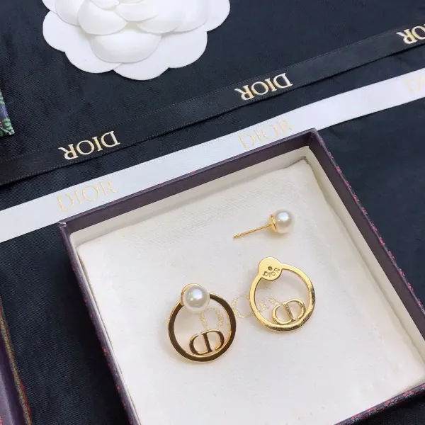 【2026】【DIOR】 ディオール  ファッションスタイルのイヤリング