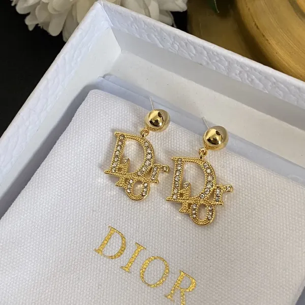【2026】【DIOR】 ディオール ファッションスタイルのイヤリング 【2026】【DIOR】 ディオール ファッションスタイルのイヤリング