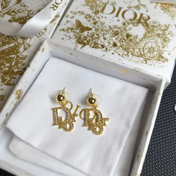 【2026】【DIOR】 ディオール ファッションスタイルのイヤリング 【2026】【DIOR】 ディオール ファッションスタイルのイヤリング