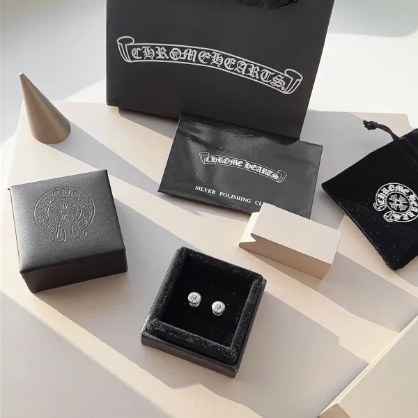 【2026】 【CHROME HEARTS】 クロムハーツ  ファッションスタイルのイヤリング