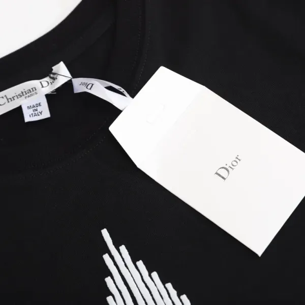 【2026】【DIOR 公式旗艦店】ディオール   Tシャツご好評に付き再入荷！