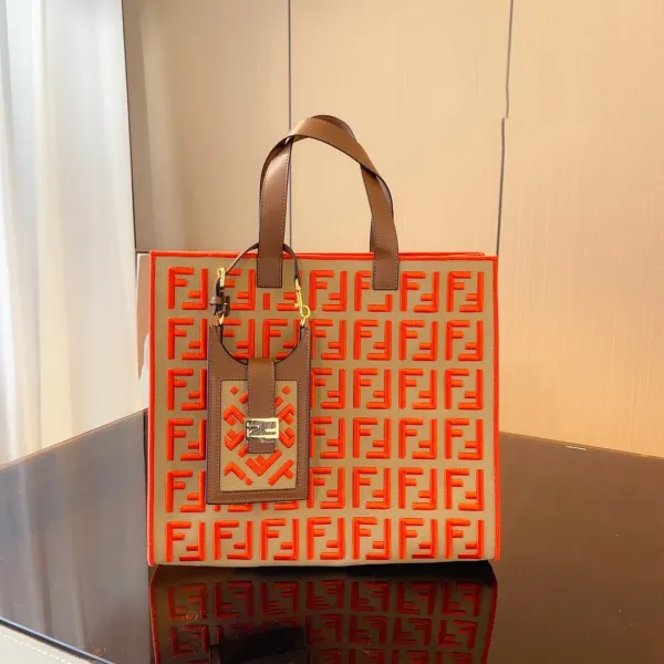 【2026】【FENDI  公式旗艦店】フェンディ   ハンドバッグ   当日出荷 好評に付き再入荷！37*18*33CM