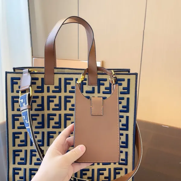 【2026】【FENDI  公式旗艦店】フェンディ   ハンドバッグ   当日出荷 好評に付き再入荷！37*18*33CM