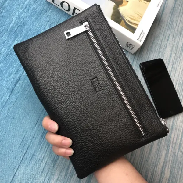 【2026】【FENDI  公式旗艦店】フェンディ クラッチバッグ当日出荷 好評に付き再入荷！28*18CM