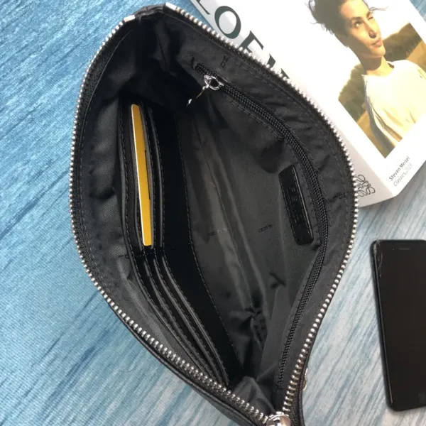 【2026】【FENDI  公式旗艦店】フェンディ クラッチバッグ当日出荷 好評に付き再入荷！28*18CM