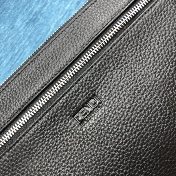 【2026】【FENDI  公式旗艦店】フェンディ クラッチバッグ当日出荷 好評に付き再入荷！28*18CM