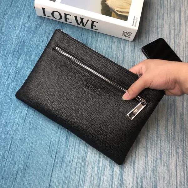 【2026】【FENDI  公式旗艦店】フェンディ クラッチバッグ当日出荷 好評に付き再入荷！28*18CM