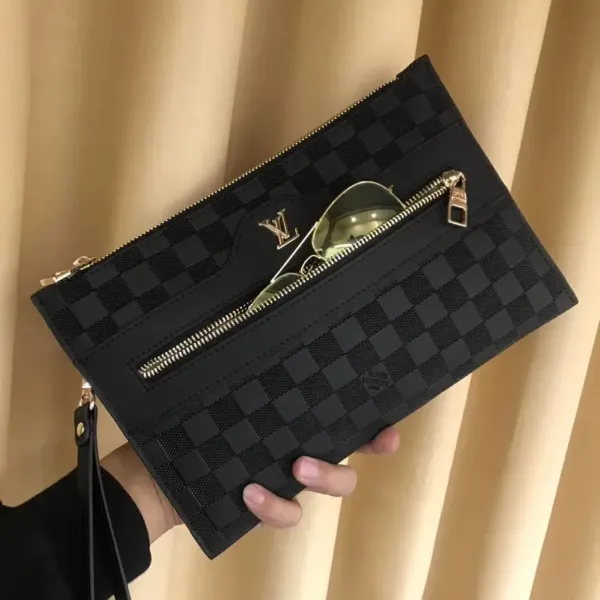 【2026】【LOUIS VUITTON 公式旗艦店】ルイヴィトン  クラッチバッグ  当日出荷 好評に付き再入荷！28*18*1CM