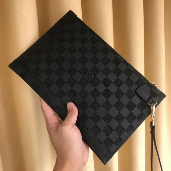【2026】【LOUIS VUITTON 公式旗艦店】ルイヴィトン  クラッチバッグ  当日出荷 好評に付き再入荷！28*18*1CM