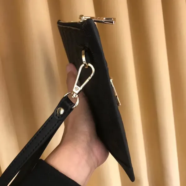 【2026】【LOUIS VUITTON 公式旗艦店】ルイヴィトン  クラッチバッグ  当日出荷 好評に付き再入荷！28*18*1CM