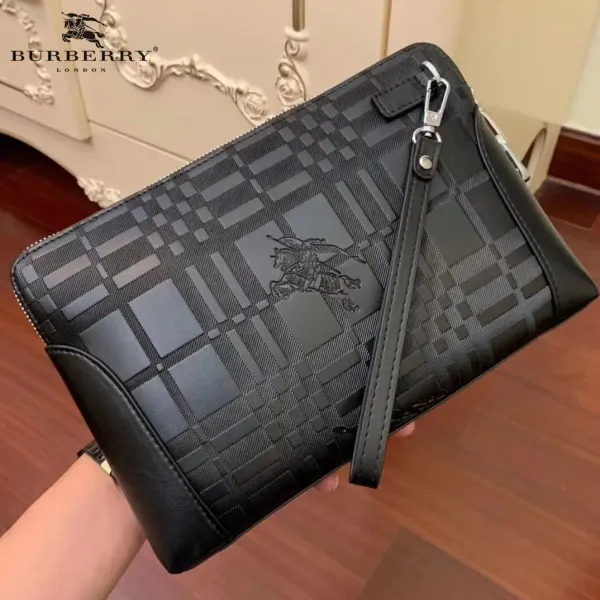 【2026】【BURBERRY 公式旗艦店】バーバリー   クラッチバッグ 当日出荷 好評に付き再入荷！28*18*3CM