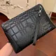 【2026】【BURBERRY 公式旗艦店】バーバリー   クラッチバッグ 当日出荷 好評に付き再入荷！28*18*3CM