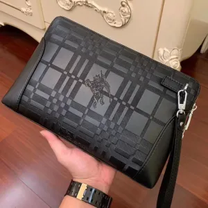 【2026】【BURBERRY 公式旗艦店】バーバリー   クラッチバッグ 当日出荷 好評に付き再入荷！28*18*3CM