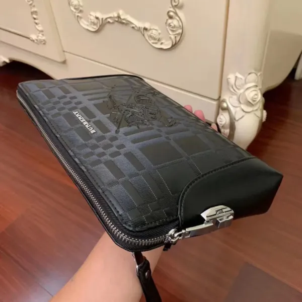 【2026】【BURBERRY 公式旗艦店】バーバリー   クラッチバッグ 当日出荷 好評に付き再入荷！28*18*3CM