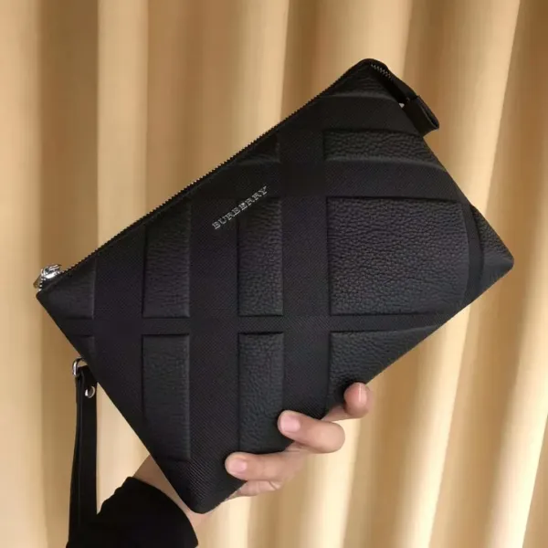【2026】【BURBERRY 公式旗艦店】バーバリー   クラッチバッグ 当日出荷 好評に付き再入荷！29*19CM