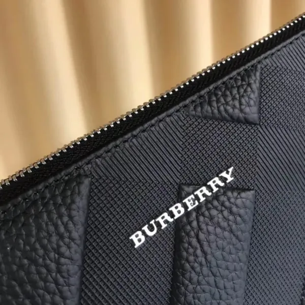 【2026】【BURBERRY 公式旗艦店】バーバリー   クラッチバッグ 当日出荷 好評に付き再入荷！29*19CM