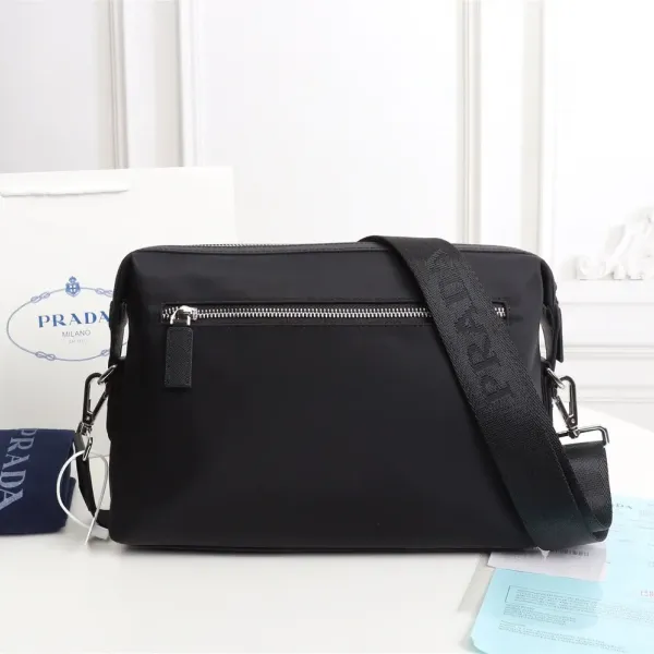 【2026】【PRADA 公式旗艦店】プラダ   ショルダーバッグ   当日出荷 好評に付き再入荷！31*21*7CM