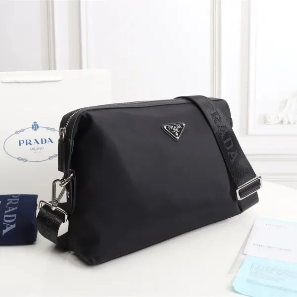 【2026】【PRADA 公式旗艦店】プラダ   ショルダーバッグ   当日出荷 好評に付き再入荷！31*21*7CM