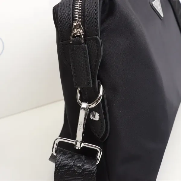 【2026】【PRADA 公式旗艦店】プラダ   ショルダーバッグ   当日出荷 好評に付き再入荷！31*21*7CM