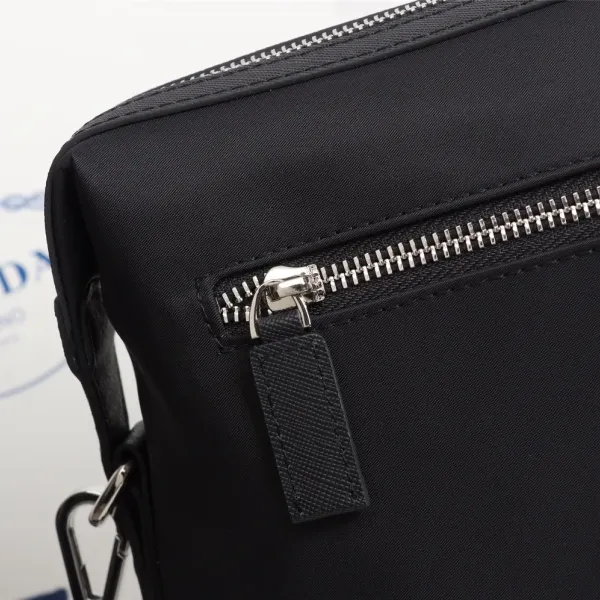【2026】【PRADA 公式旗艦店】プラダ   ショルダーバッグ   当日出荷 好評に付き再入荷！31*21*7CM