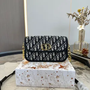 【2026】【DIOR 公式旗艦店】ディオール   ショルダーバッグ 当日出荷 好評に付き再入荷！22.5*12CM
