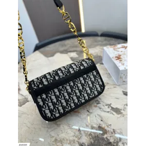 【2026】【DIOR 公式旗艦店】ディオール   ショルダーバッグ 当日出荷 好評に付き再入荷！22.5*12CM