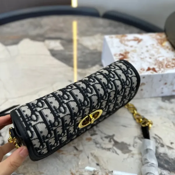 【2026】【DIOR 公式旗艦店】ディオール   ショルダーバッグ 当日出荷 好評に付き再入荷！22.5*12CM