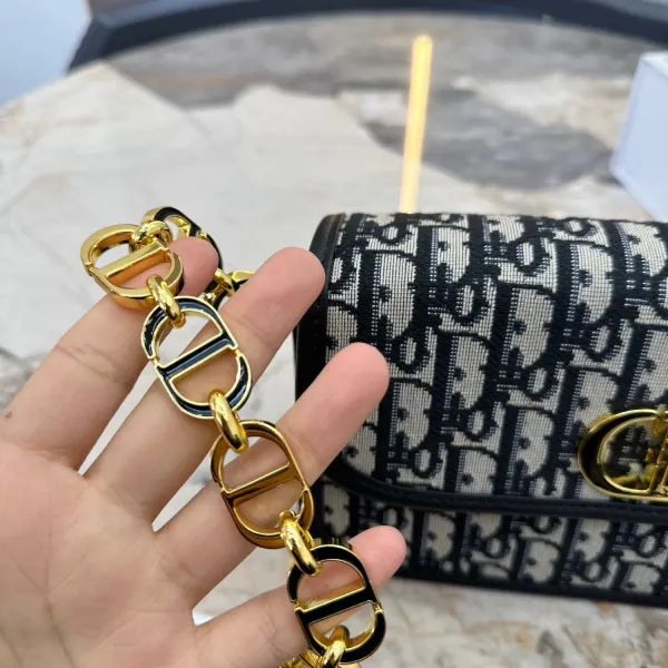 【2026】【DIOR 公式旗艦店】ディオール   ショルダーバッグ 当日出荷 好評に付き再入荷！22.5*12CM