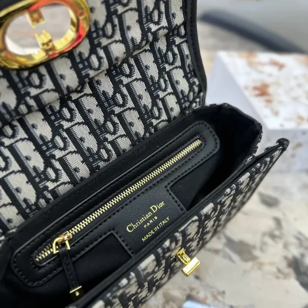 【2026】【DIOR 公式旗艦店】ディオール   ショルダーバッグ 当日出荷 好評に付き再入荷！22.5*12CM