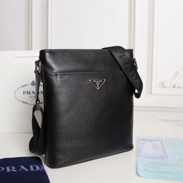 【2026】【PRADA 公式旗艦店】プラダ   ショルダーバッグ 当日出荷 好評に付き再入荷！25*27*5CM
